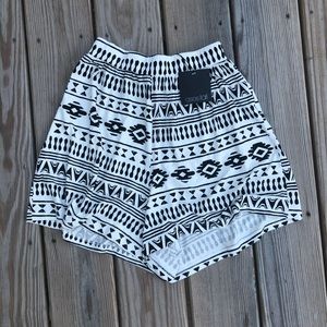 NWT ASOS Tall High Waisted Geometric Print Shorts
